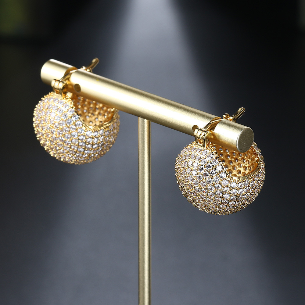 Micro Inlaid Zirconium Ball Copper-plated Gold Ear Clip