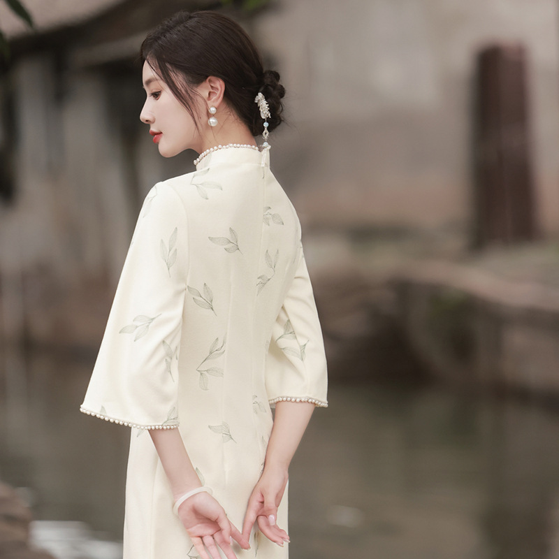 Lace Bell-Sleeve Cheongsam Dress, picture 3 of 9