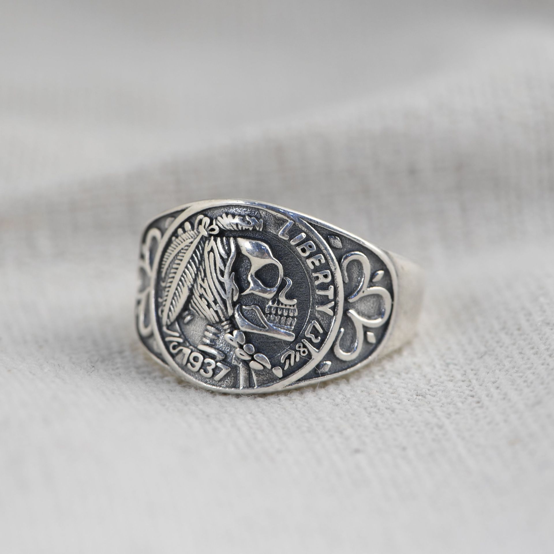Retro Fashion Thai Silver Indian Skull Live Ring
