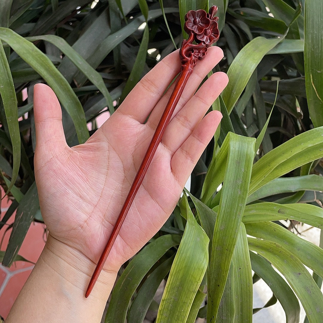 Ebony Antique Carved Hairpin 43