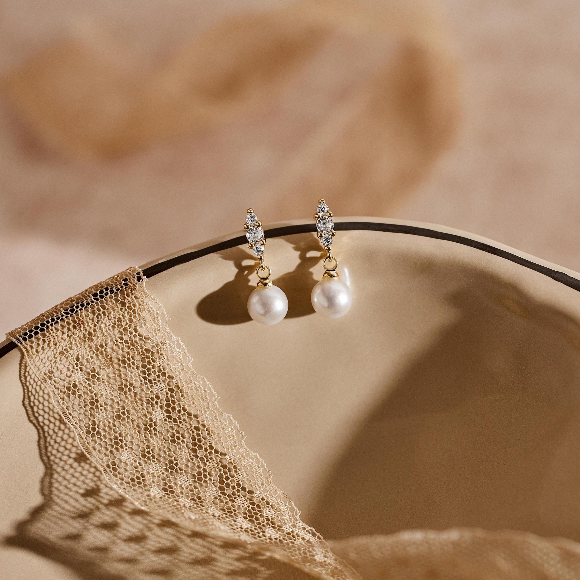 Simple Zircon-Embedded Pearl Stud Earrings For Women
