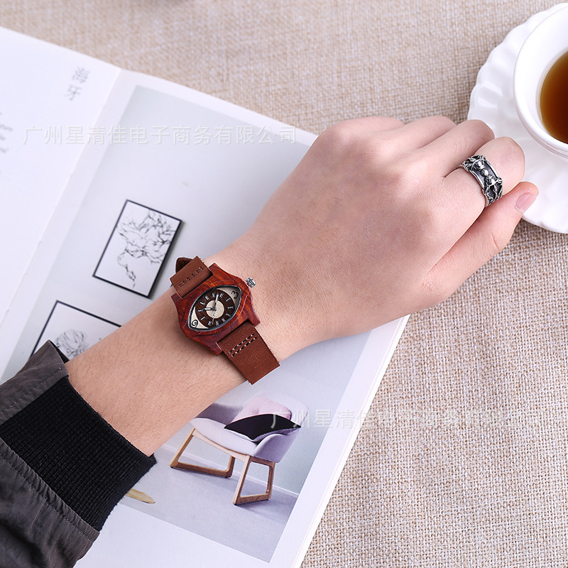 Qians Casual Wooden Watch A High-quality Sandalwood Timepiece With An Eye-catching Dial