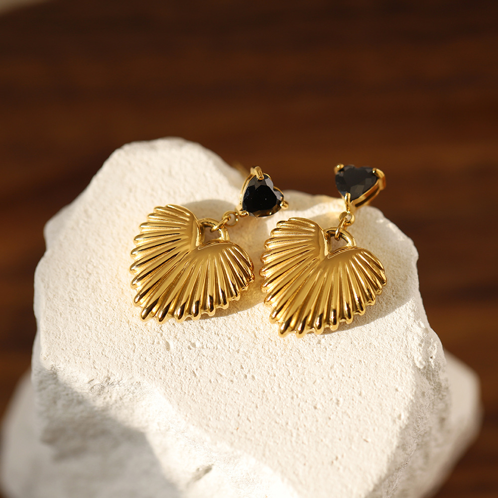 Love Claw Diamond-Encrusted 18K-Gold-Plated Titanium Steel Stud Earrings