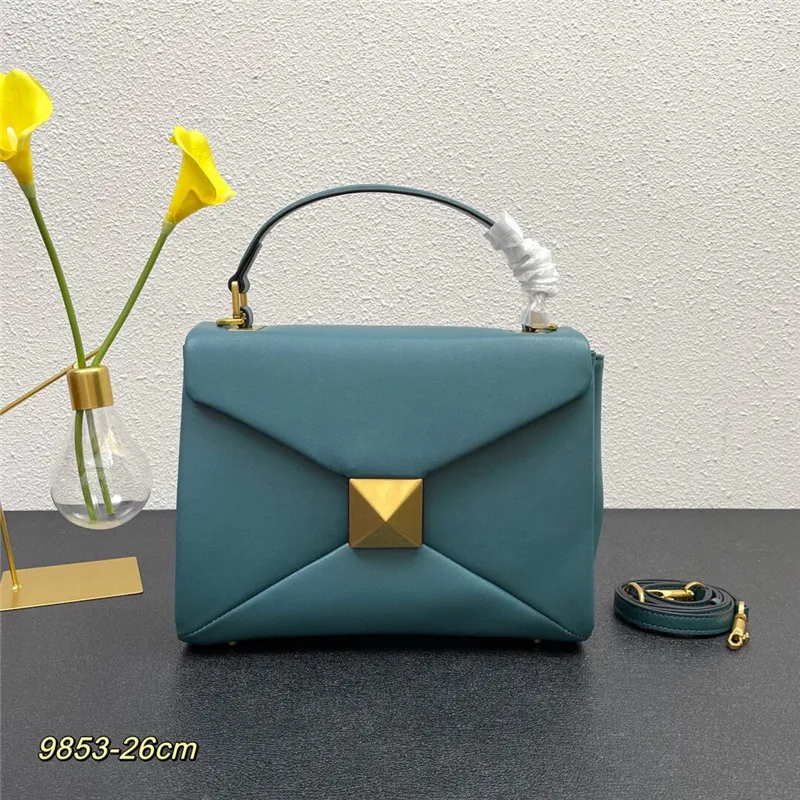 Women's Fashion Veil Portable Retro Brass Metal Shoulder Bag - Blue