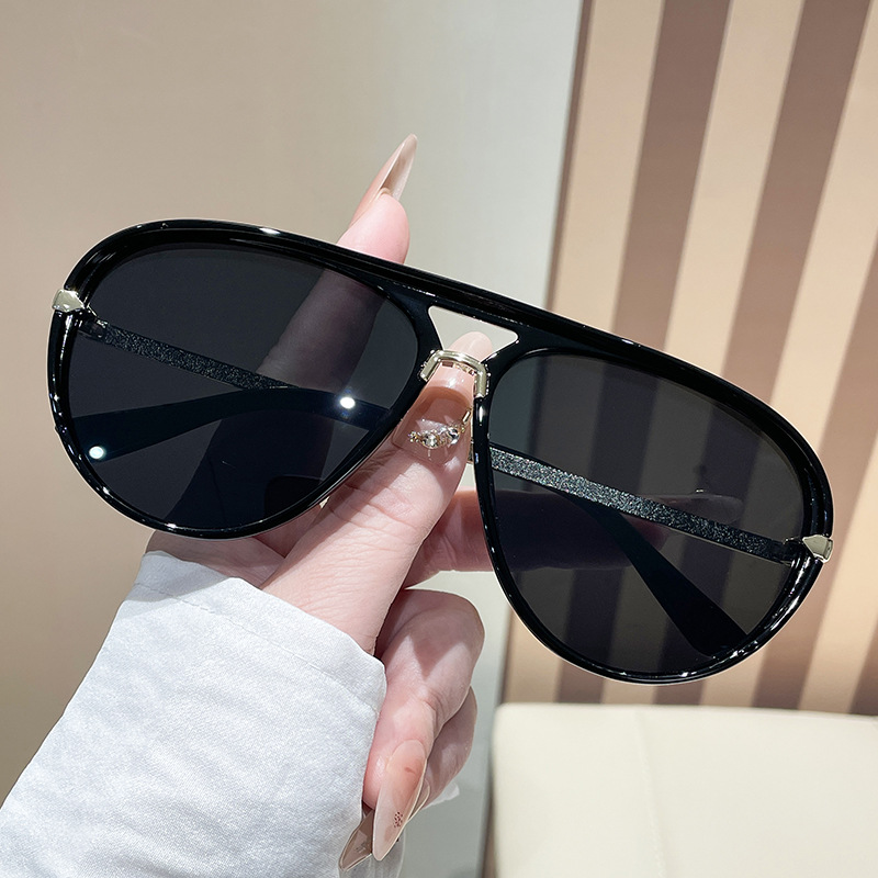 Large-frame Sunglasses Frog-style Shades