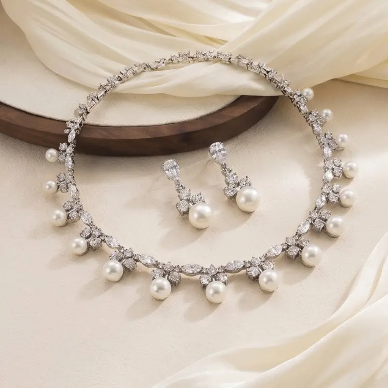 Womens High-end Pearl Pendant Necklace
