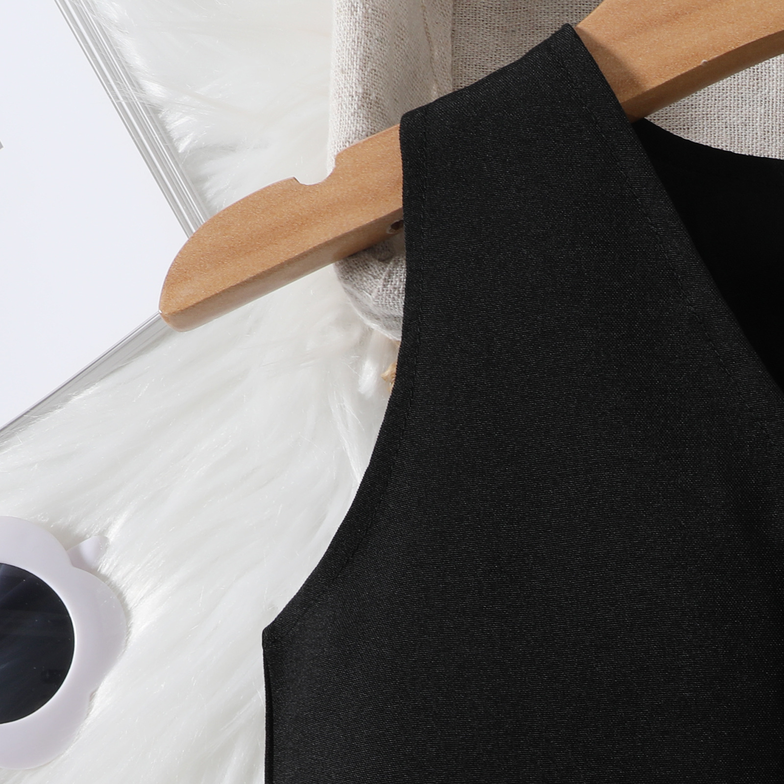 Girls' Fashionable V-neck Solid Color Single-breasted Vest Top Pleated Skirt Belt Three-piece Set - Image 16