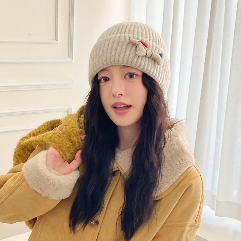 Cute Knitted Hat Fashionable All-match Face-looking Small Windproof Warm Ear Protection Beanie Hat