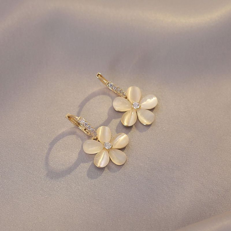 New Versatile Ear Clip High-grade Opal Flower Earrings
