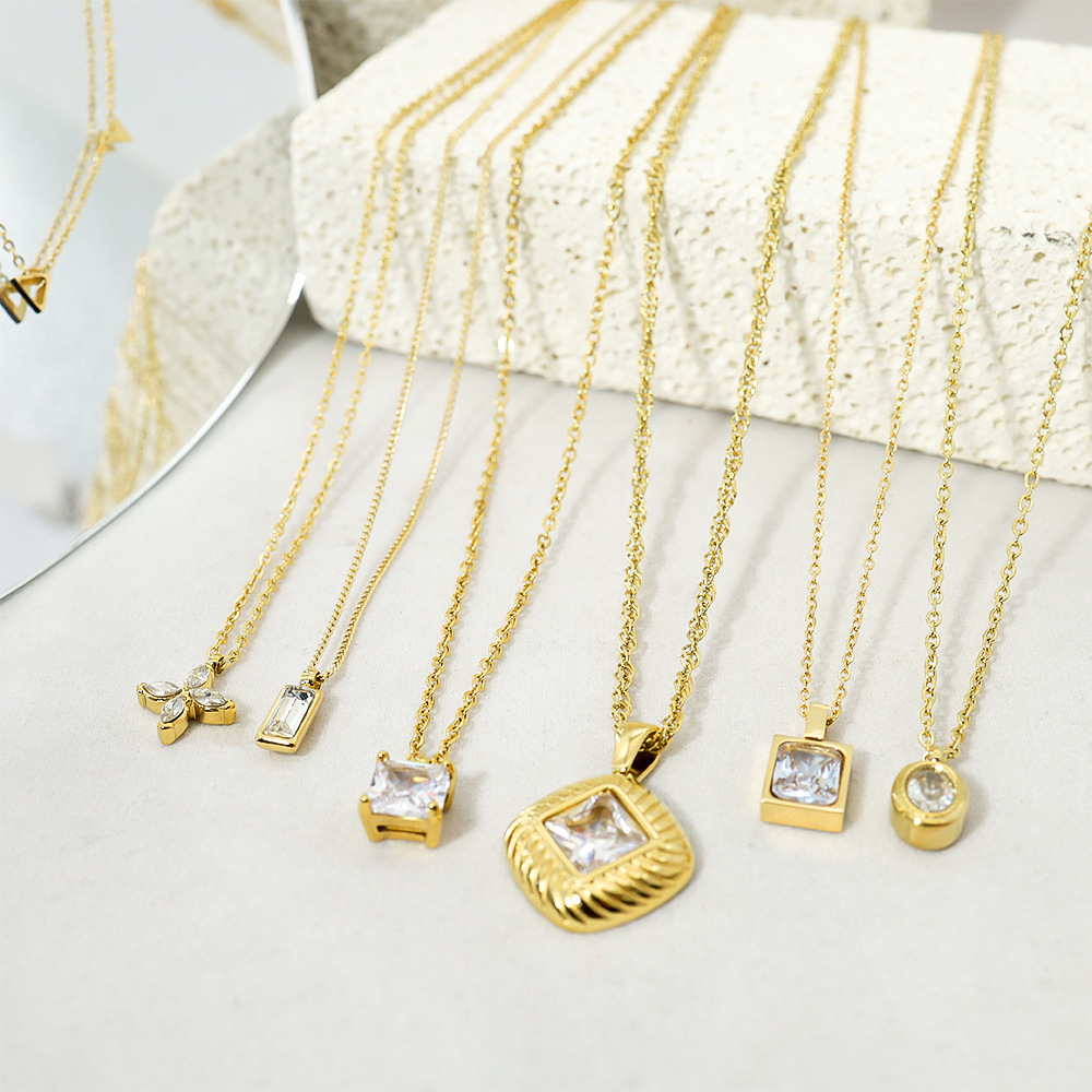 White Minimalist Heart-shaped Zircon Necklace