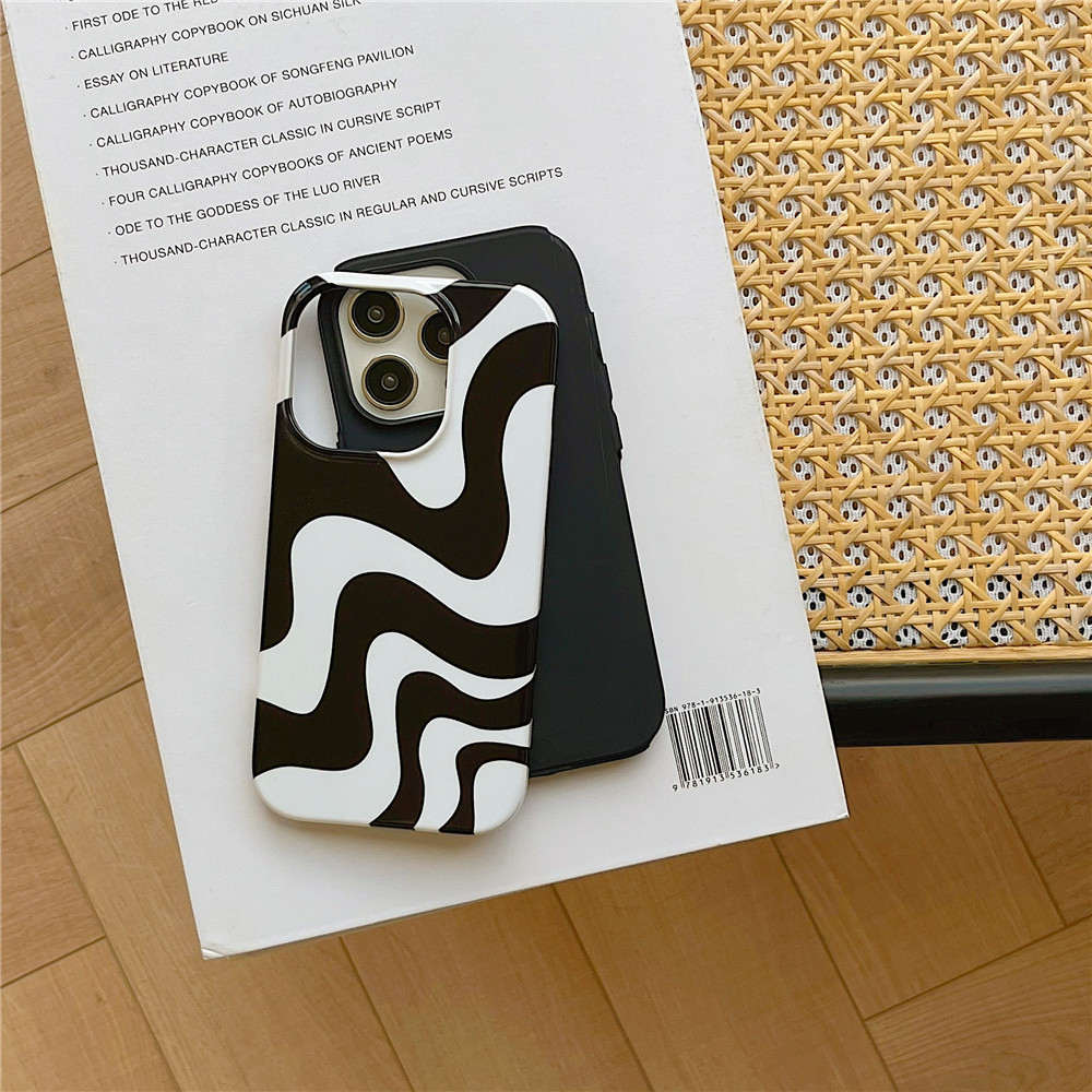 Ins Black And White Irregular Stripes Phone Case - Image 15
