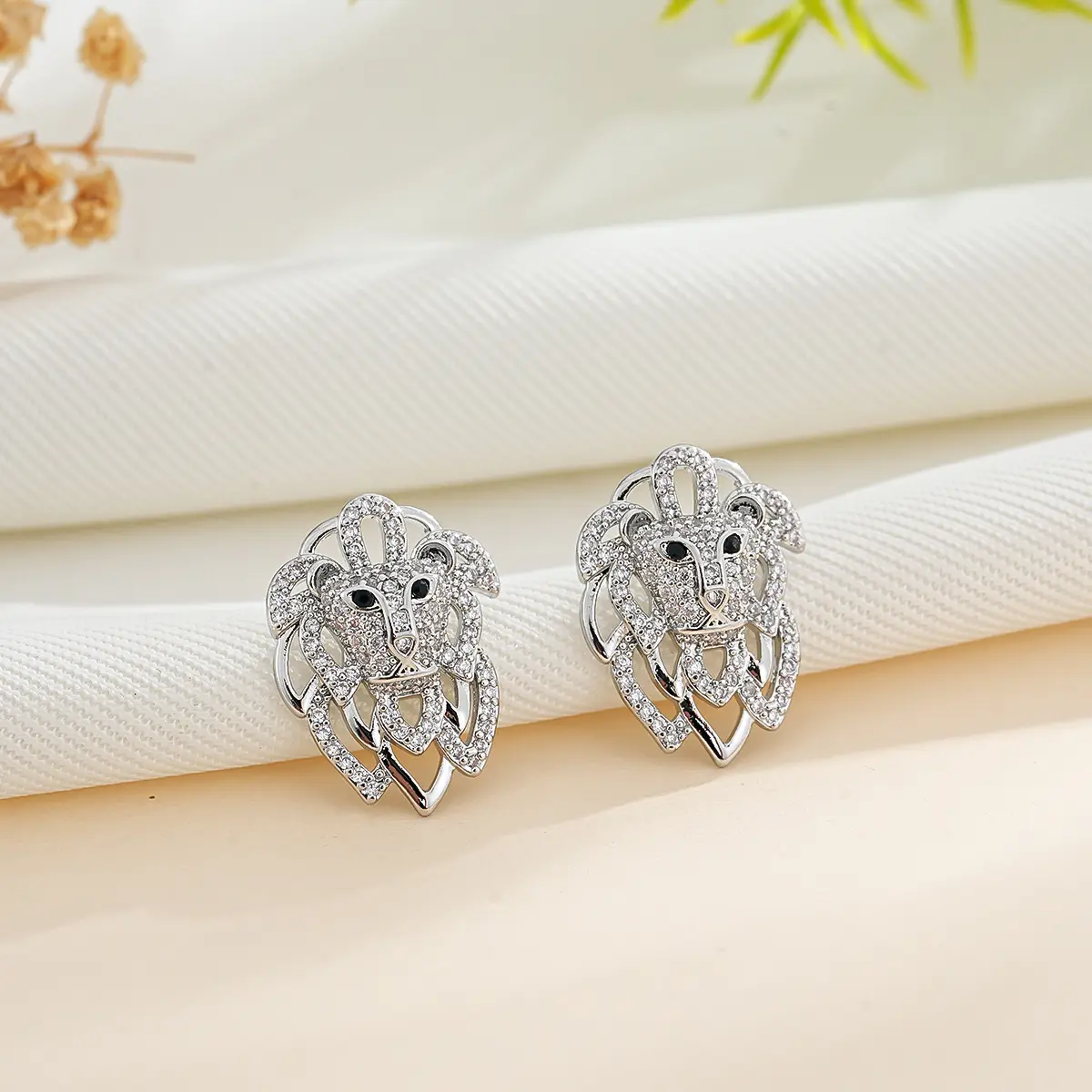 High-end Cute Little Bear Animal Stud Earrings
