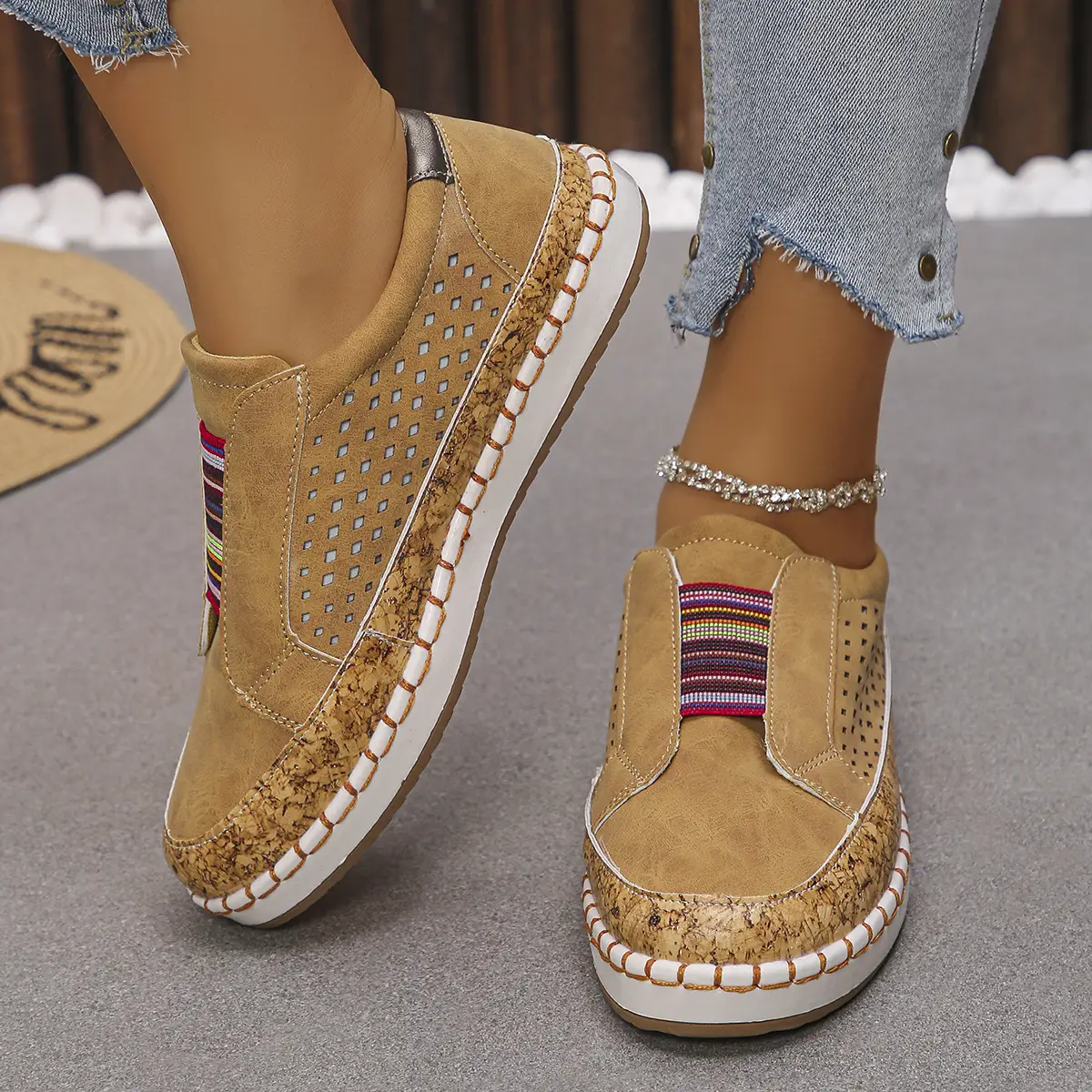 Plus-size Leather-surfaced Sports Casual Shoes