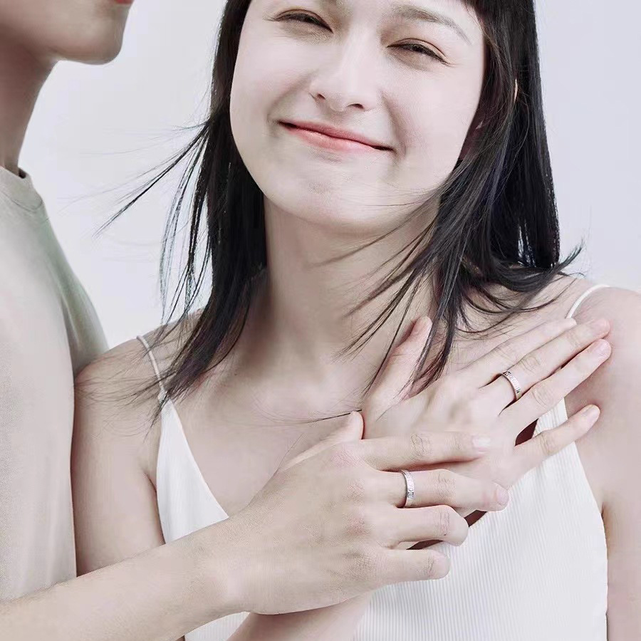 Shiny Fluorescent Couple Couple Rings Light Luxury