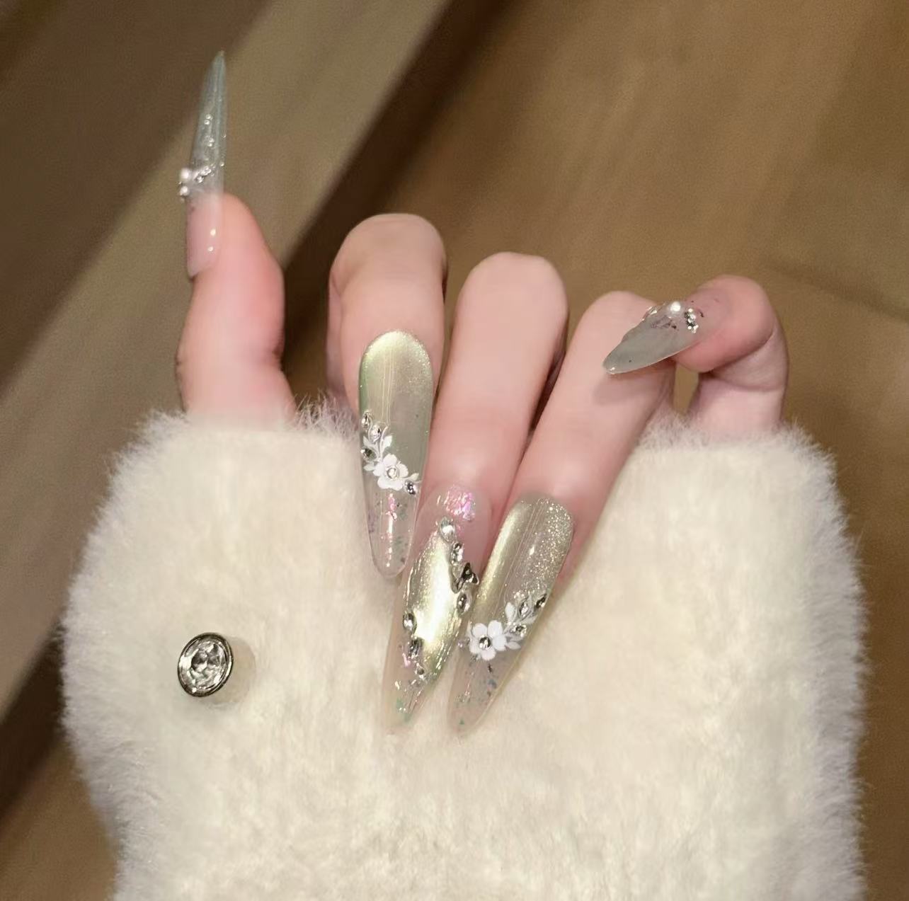 Gradient Cat-eye French Micro-diamond Nail Tips