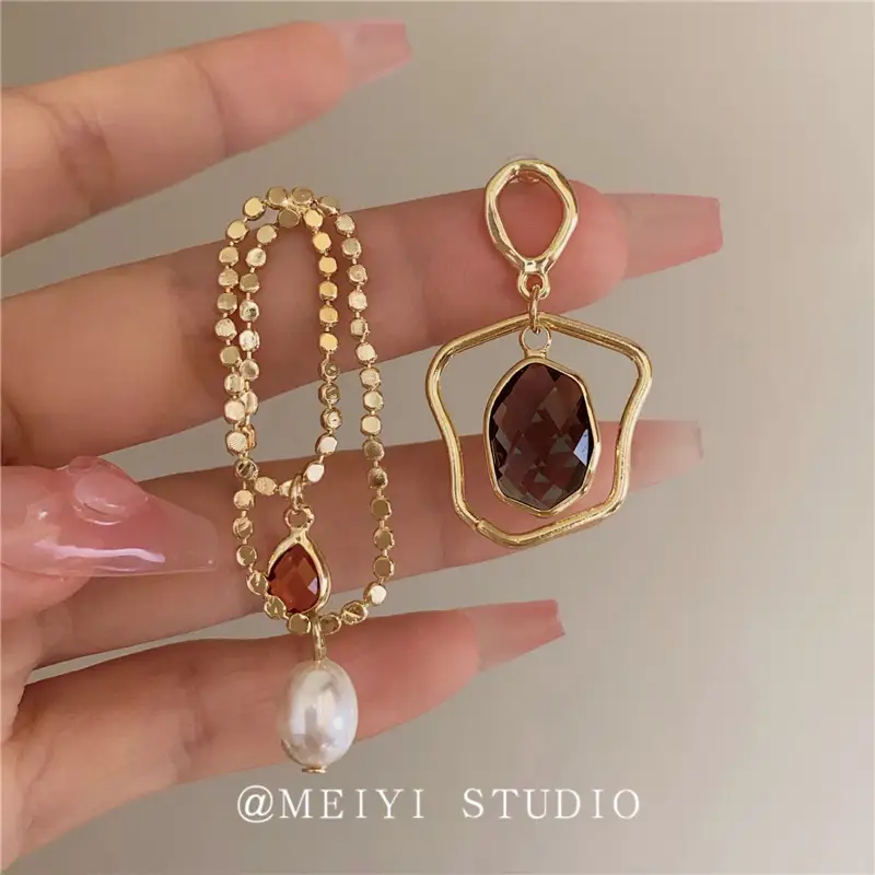 Minority Simple Elegant French Retro Asymmetric Light Luxury Earrings