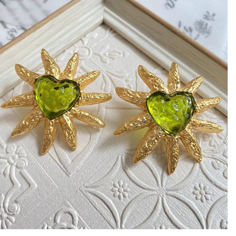 Mid-ancient Vintage Antique Engraved Gold-plated Hand-burnt Heart-shaped Glass 925 Stud Earrings