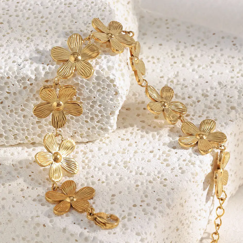 Retro Three-dimensional  Flower Bracelet 18K Gold