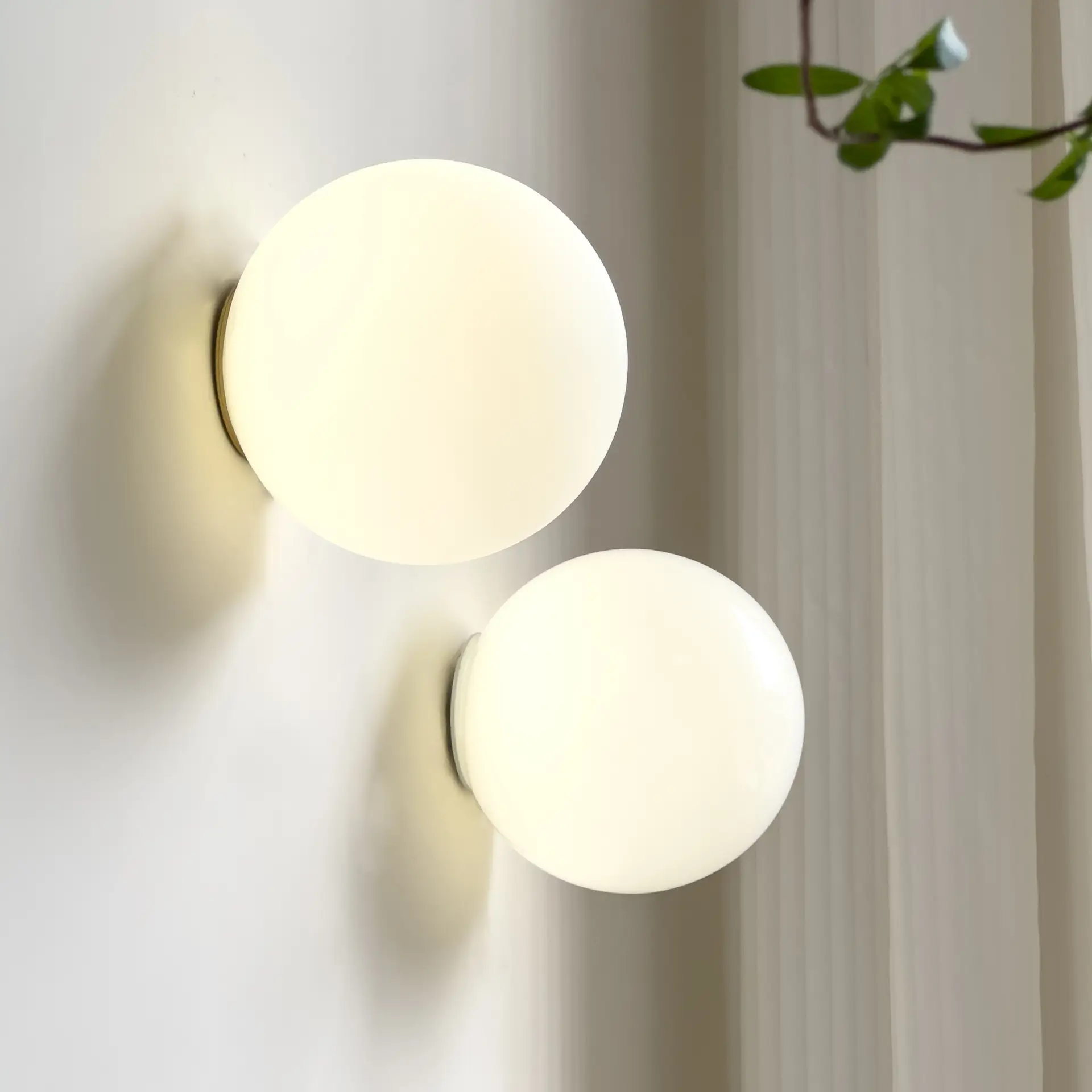 Sleek Personalized Design Glass Ball Wall Light