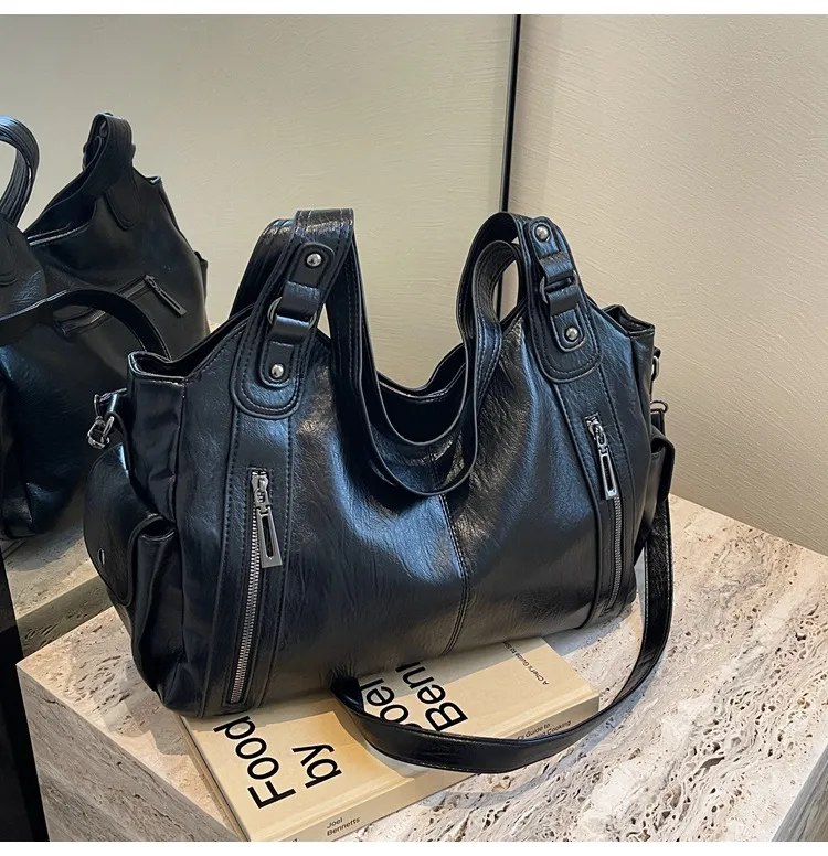 Retro Large Capacity Shoulder Bags Autumn And Winter Zipper Crossbody Bag For Women Handbags - Black
