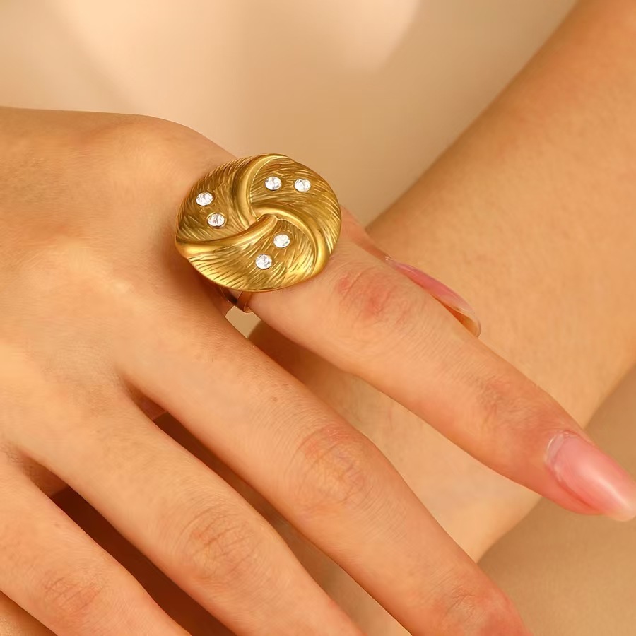 Fashionable Vintage Glossy Textured Ring In Titanium Steel