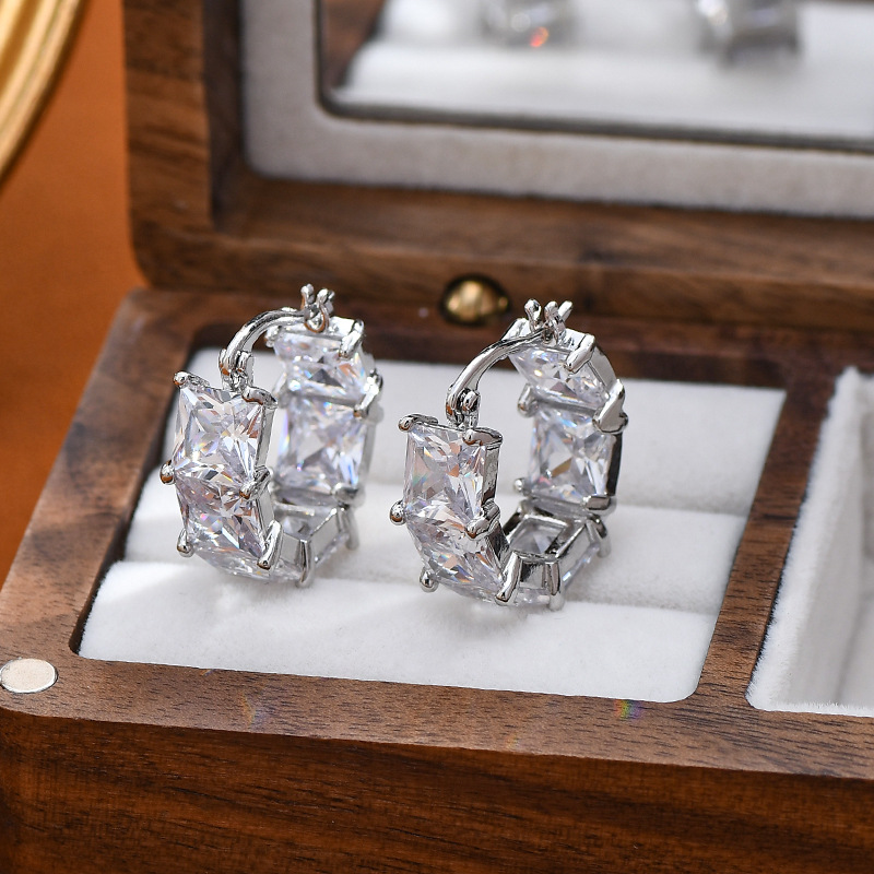 Women's Geometric C- Shaped Earrings