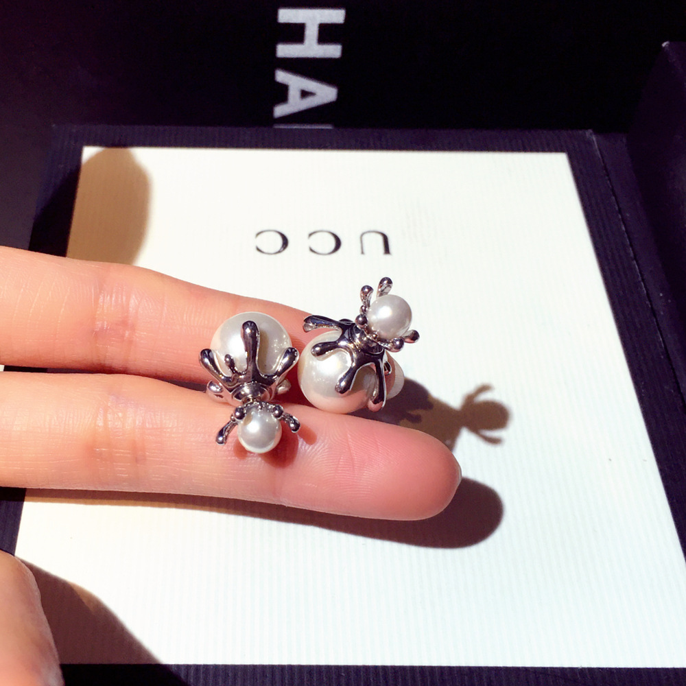 Fashion Design Silver Needle Pearl Earrings