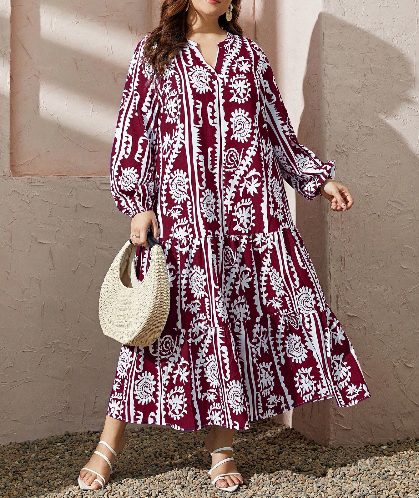 فستان نسائي مطبوع عليه مزاج ورقبة على شكل حرف V