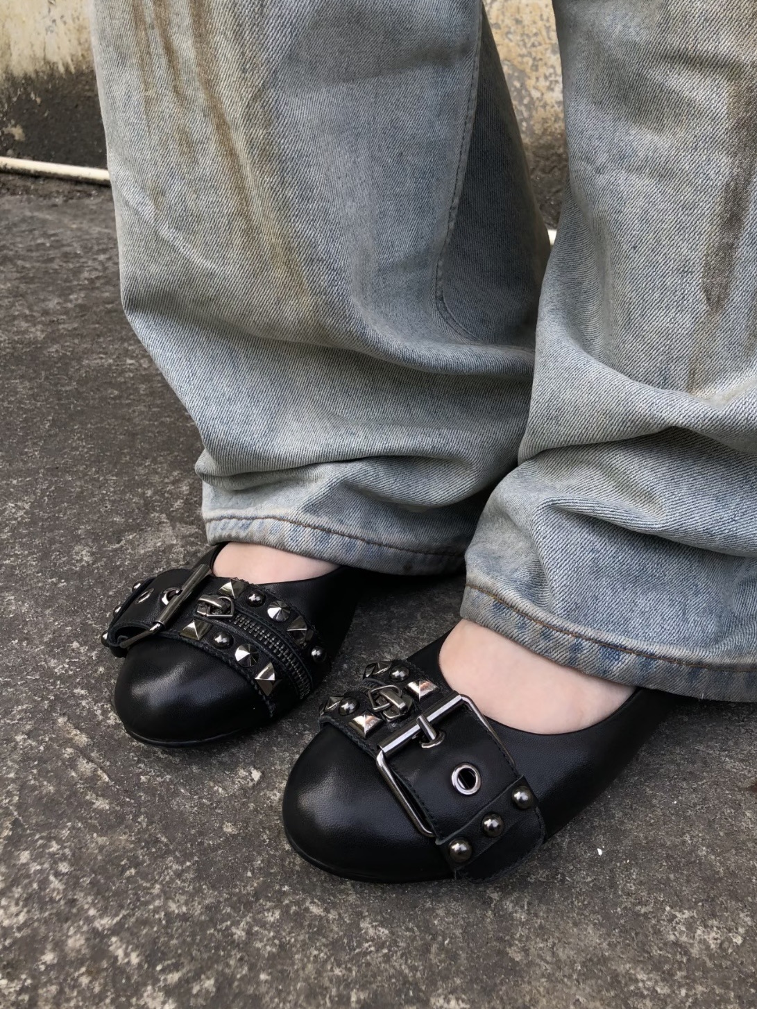 Women's Ballet-style Leather Flats With A Single Flats — worn view 1