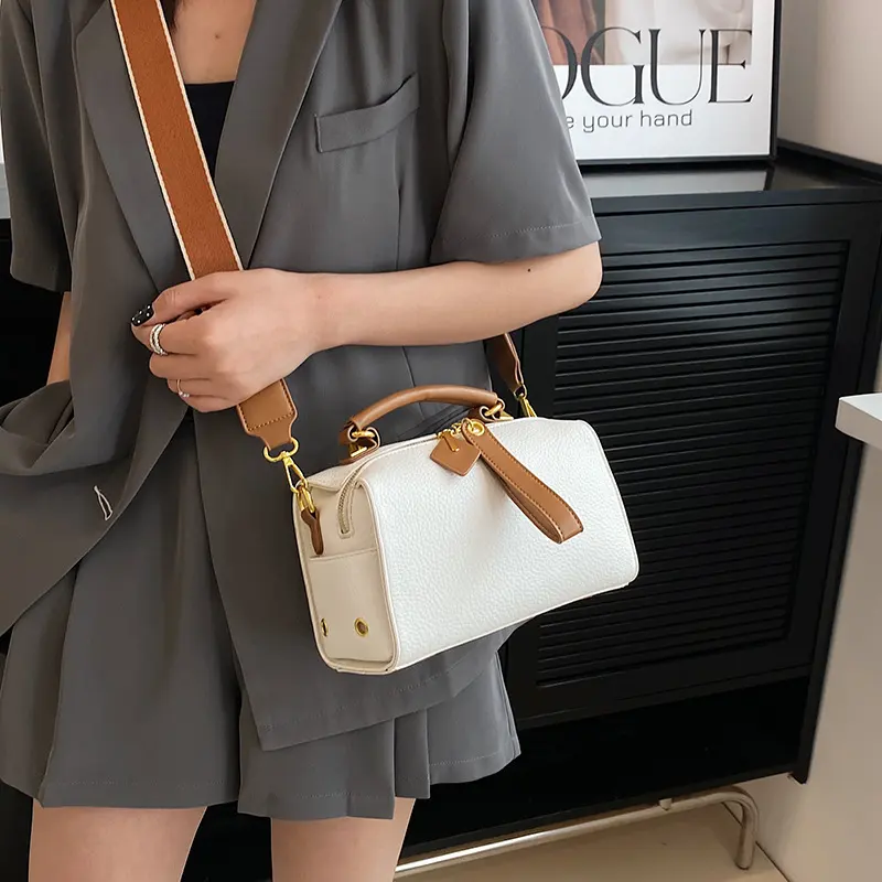 Summer All-matching Shoulder Messenger Texture Popular Product Hand Holding