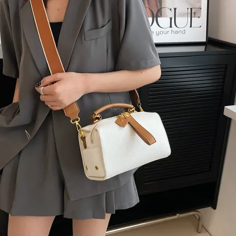 Summer All-matching Shoulder Messenger Texture Popular Product Hand Holding