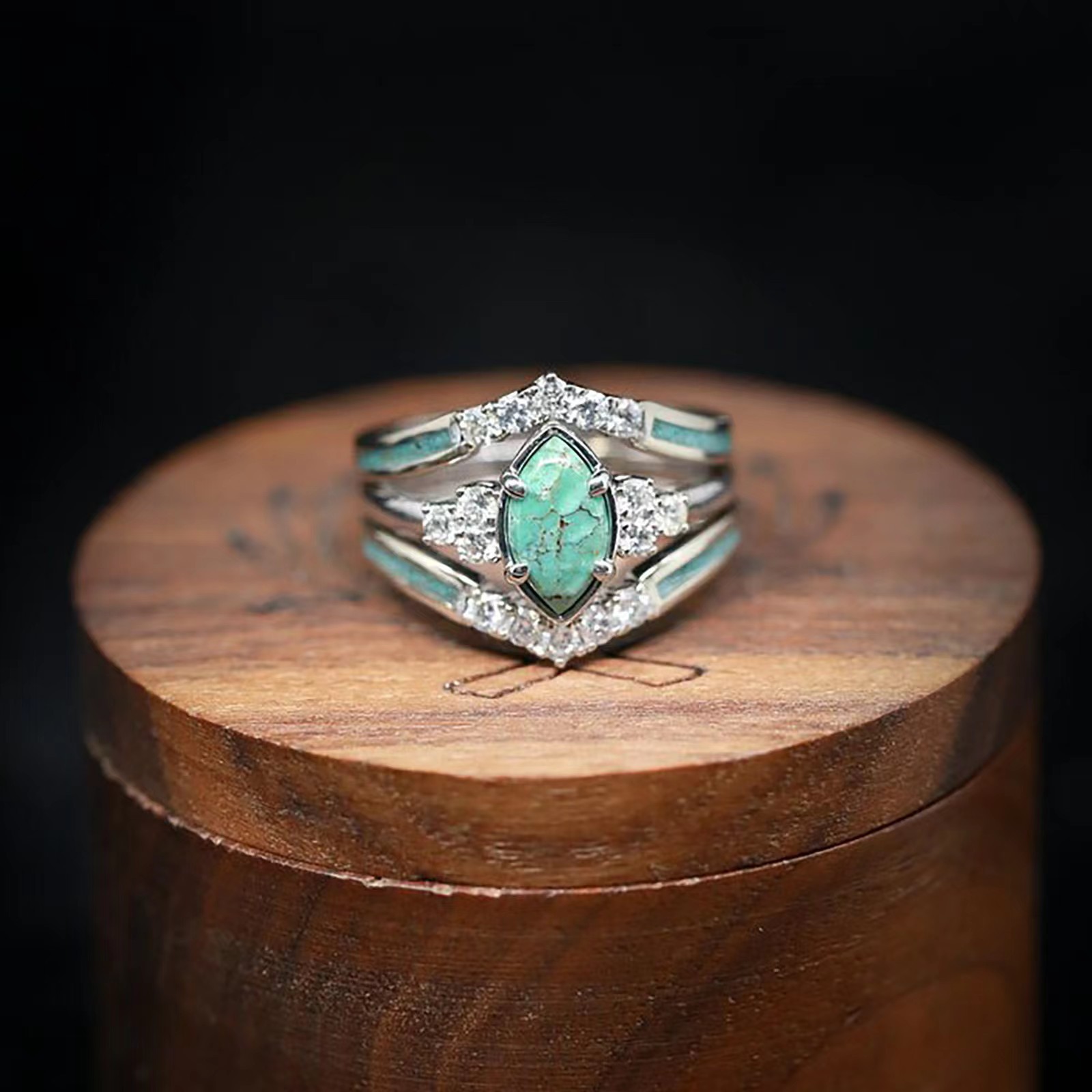 خاتم نسائي بتصميم الماس الفيروزي الجديد