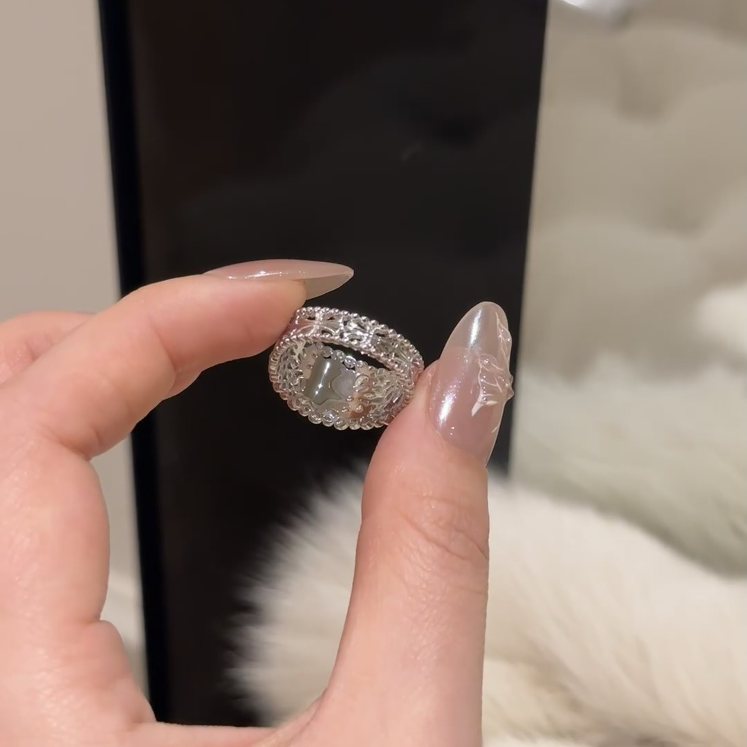 Luxury Simple Advanced Diamond Studded Hollow Vintage Glass Egg Noodle Ring