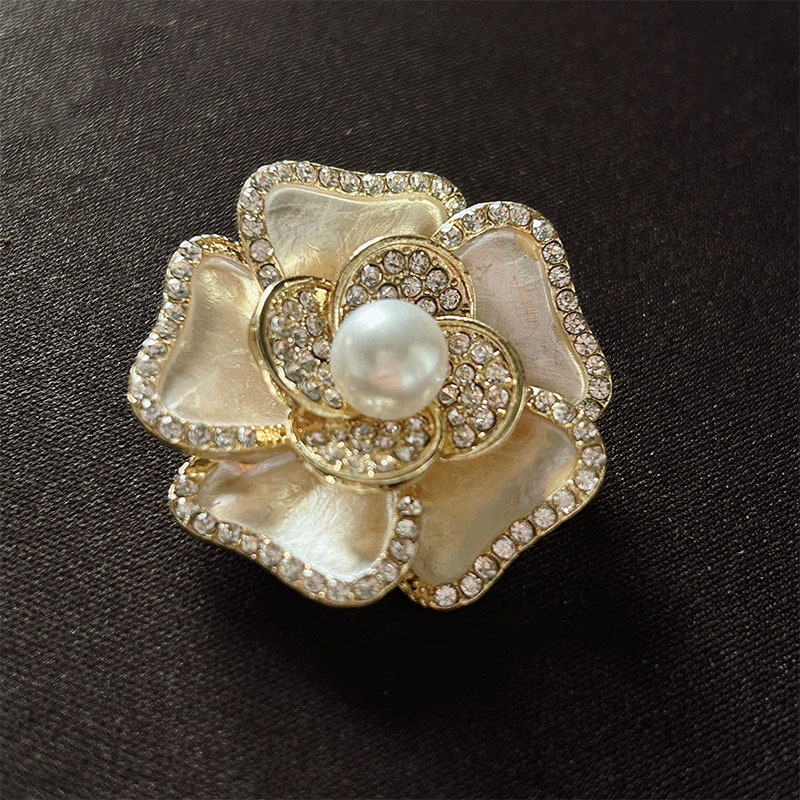 Camellia Pearl Brooch, picture 3 of 5
