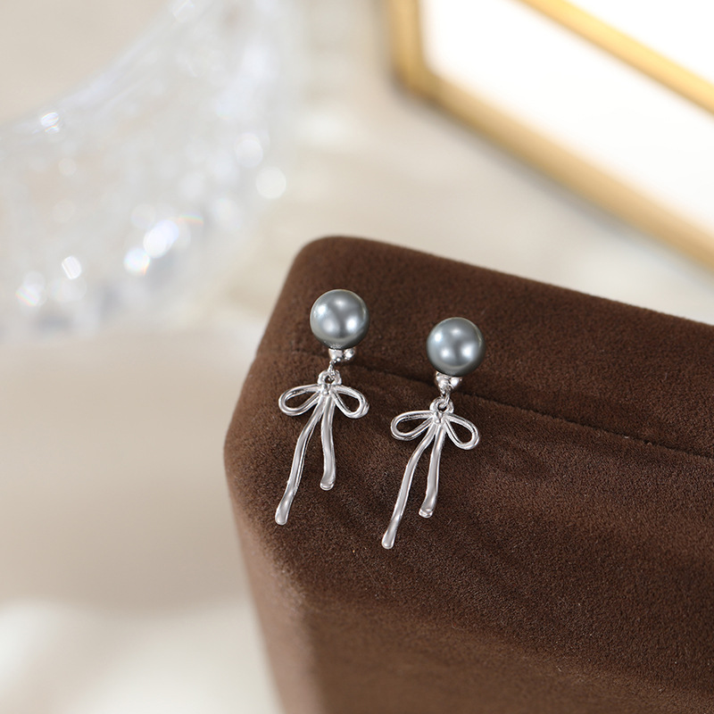 S925 Yin Yang Gas Gray Beads Bow Tassel Ear Studs Under Banyan Tree