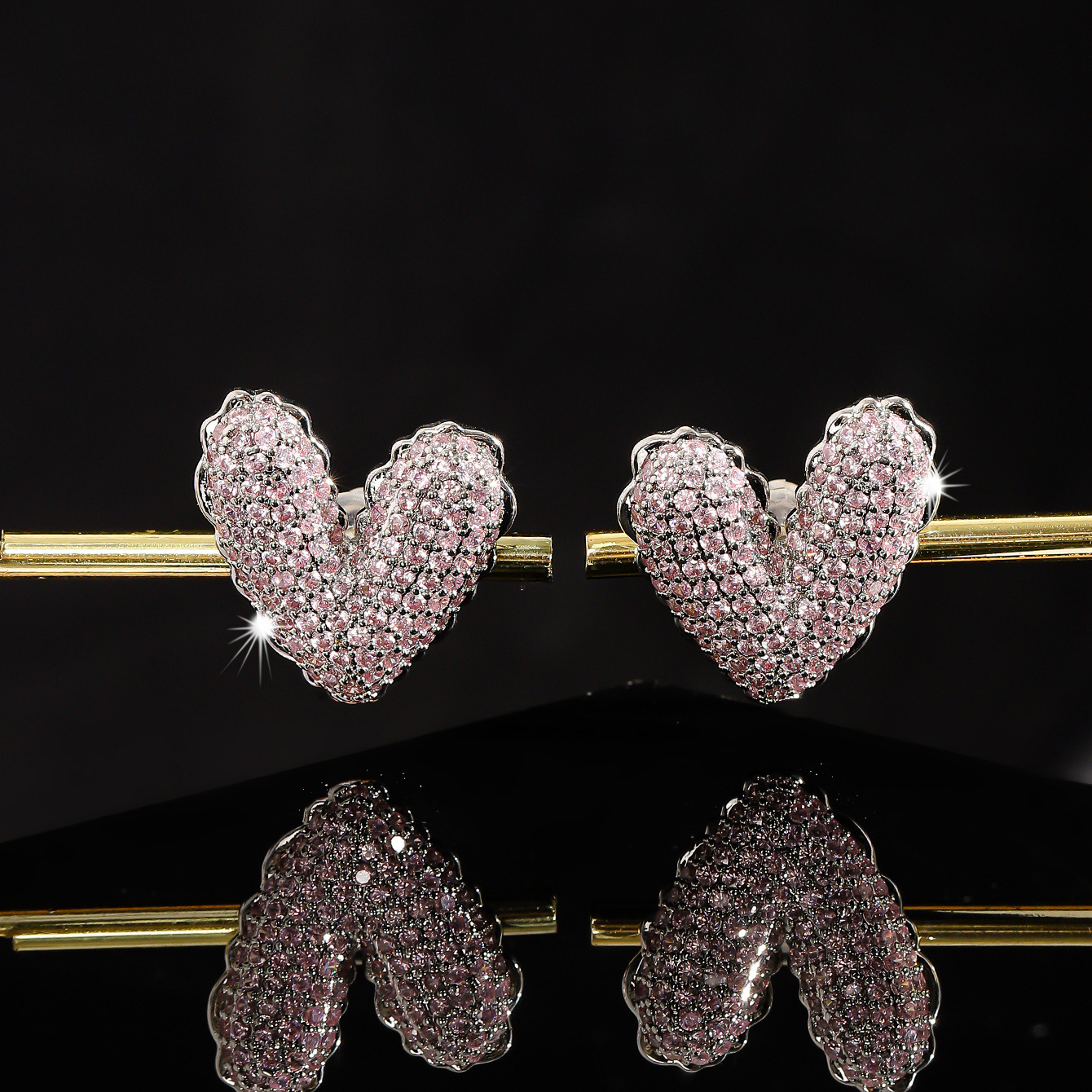 Sweet Light-luxury Heart Earrings With A Tiny Heart Design
