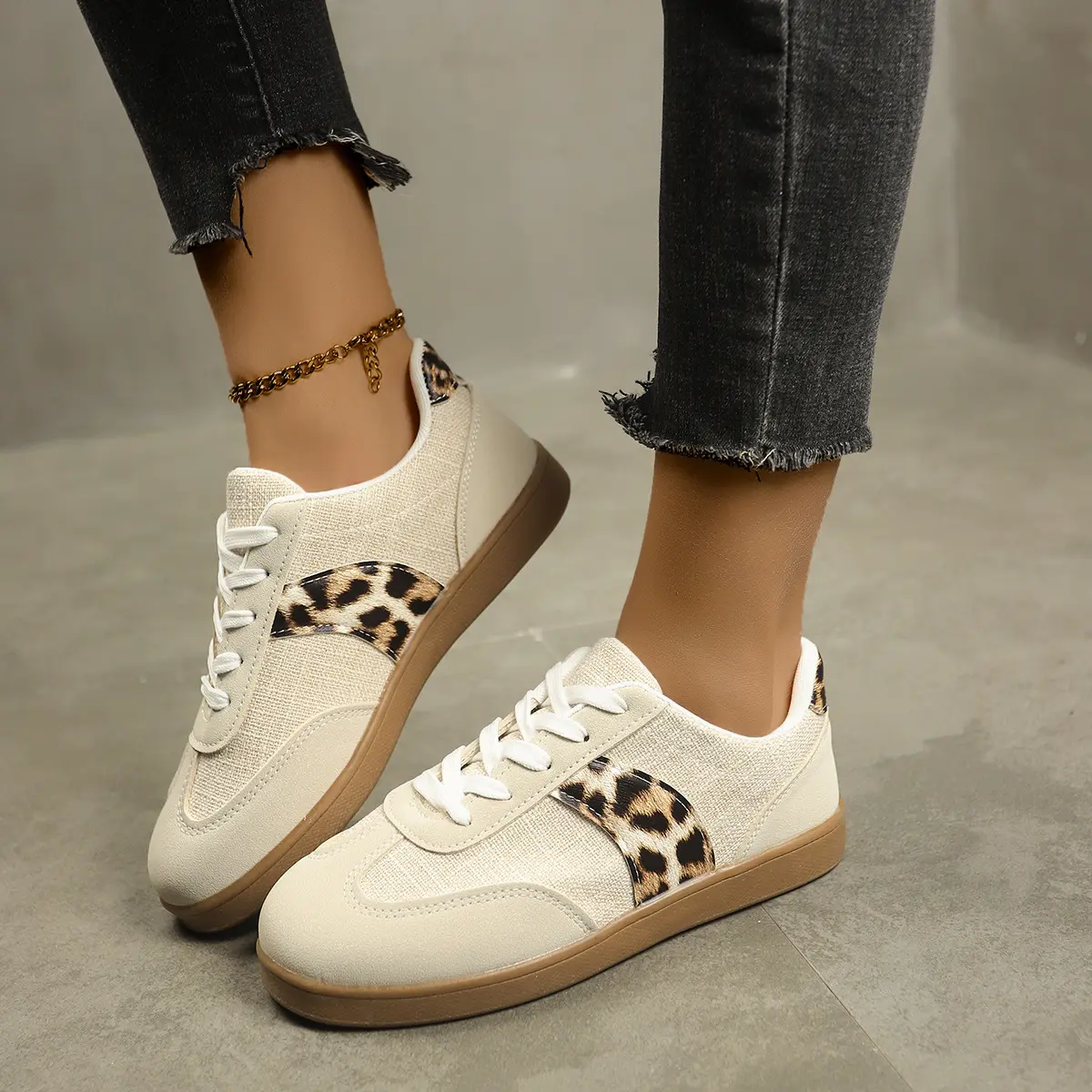 Round Toe Lace-up Vintage Leopard Print German