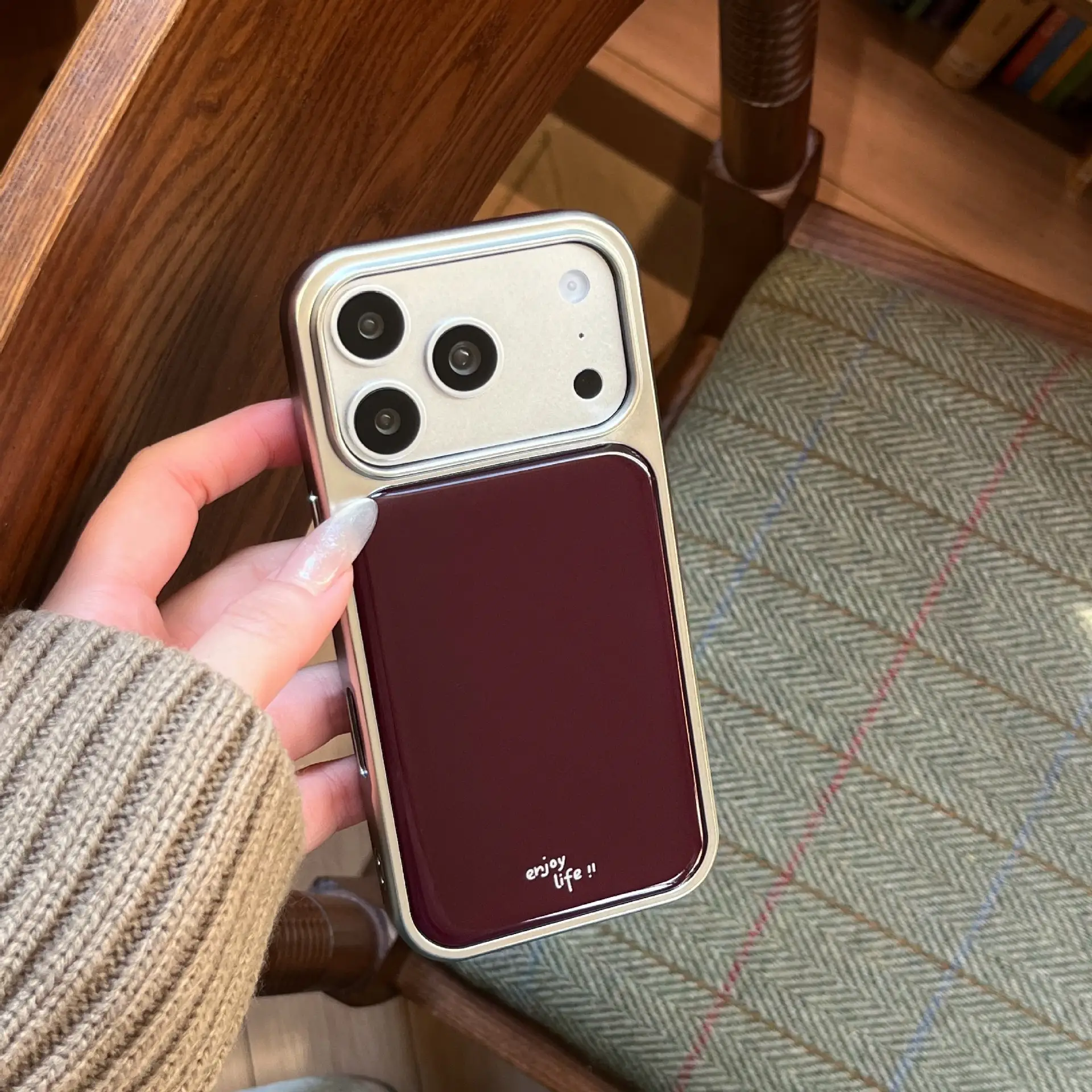 Ins Minimalist Wine-red English Phone Case