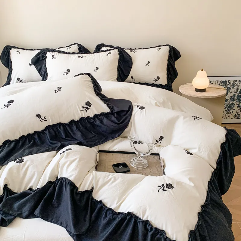 New Embroidery Four Piece Set With Washed Cotton And Brushed Hair - White Full Version Black Rose